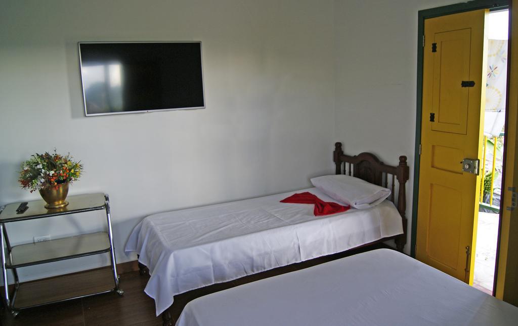 Hostal Casa De Los Taitas Саленто Экстерьер фото